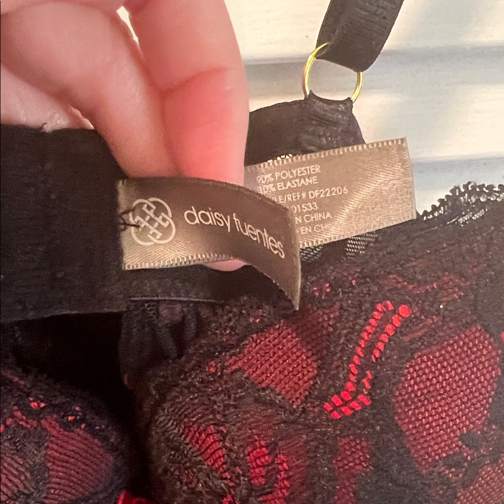 #1397+ Daisy Fuentes Black & Red Push Up Sheer W/ Thong Chemise Set - Picture 3 of 13